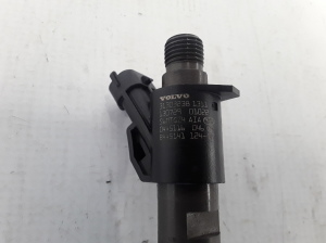  Fuel injector 