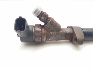  Fuel injector 