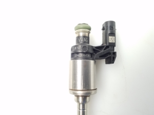  Fuel injector 