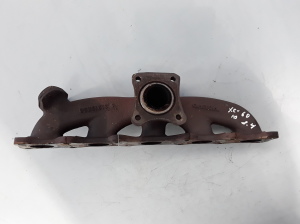  Exhaust manifold 