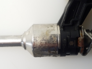  Fuel injector 