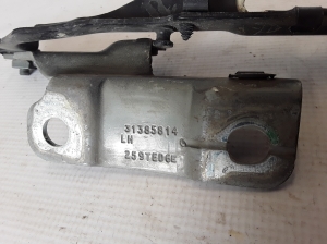  Engine cover hinge 