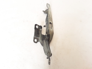  Engine cover hinge 