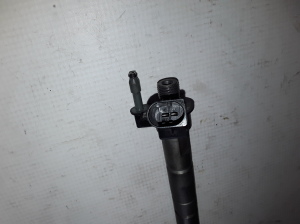  Fuel injector 