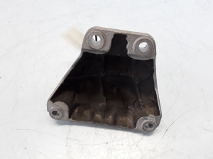  Engine holder 