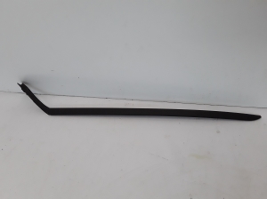  Windscreen strut outer 