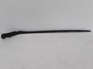  Windscreen strut outer 