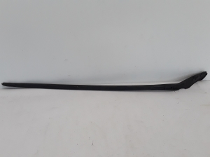  Windscreen strut outer 