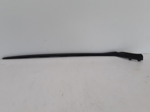  Windscreen strut outer 