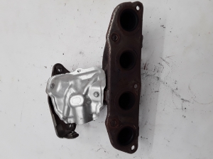  Exhaust manifold 