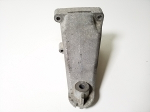  Engine holder 