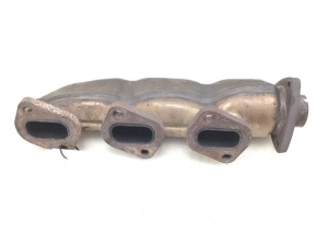  Exhaust manifold 