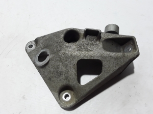  Engine holder 