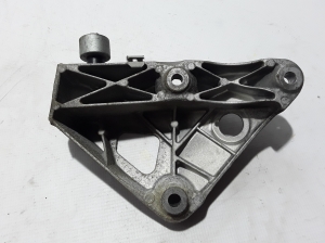  Engine holder 