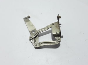  Engine cover hinge 