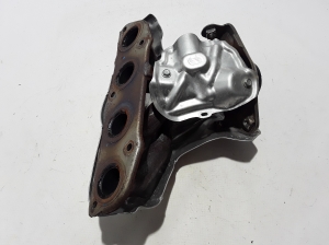  Exhaust manifold 