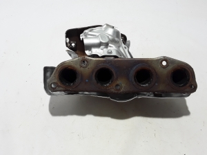  Exhaust manifold 