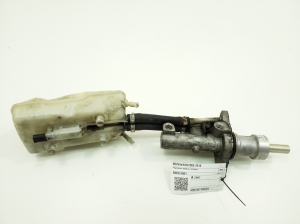  Master cylinder 