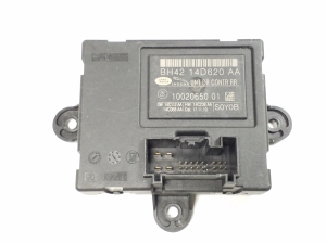  Rear side door control unit 