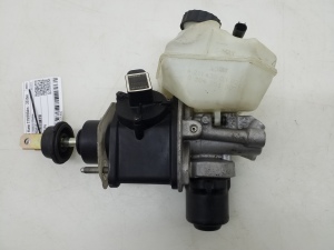  Master cylinder 