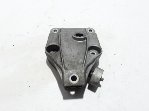  Engine holder 