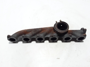  Exhaust manifold 