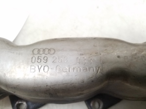  Exhaust manifold 