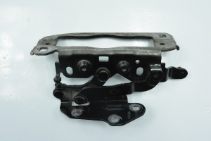  Engine cover hinge 