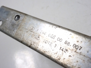  Autre pièce du cadre avant 