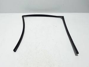  Rear side door sealing rubber 