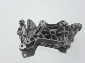  Engine holder 