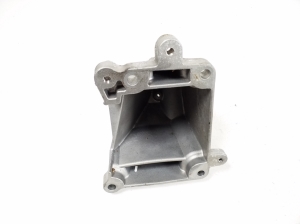  Engine holder 