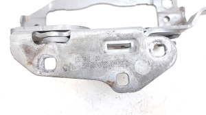  Engine cover hinge 