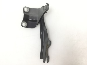  Engine cover hinge 