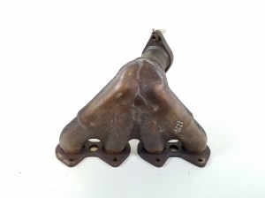  Exhaust manifold 