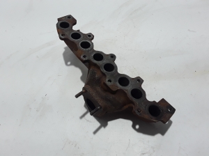  Exhaust manifold 