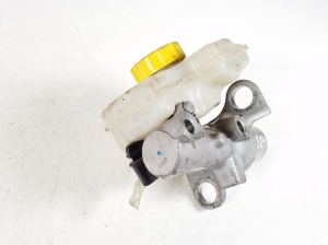  Master cylinder 