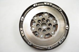  Clutch flywheel 