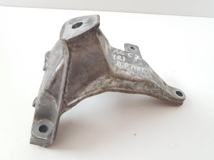  Engine holder 