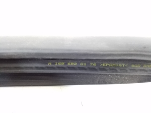  Rear side door sealing rubber 