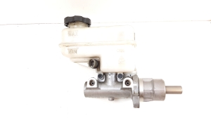  Master cylinder 