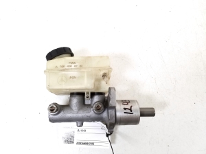  Master cylinder 