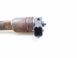  Fuel injector 