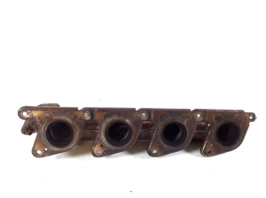  Exhaust manifold 