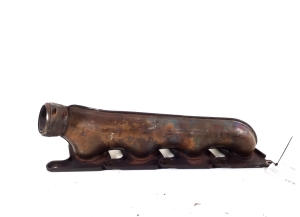  Exhaust manifold 