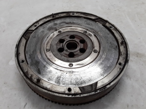  Clutch flywheel 