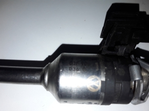  Fuel injector 