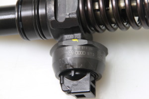  Fuel injector 