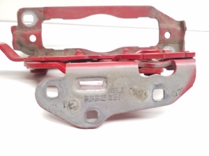  Engine cover hinge 