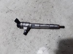  Fuel injector 